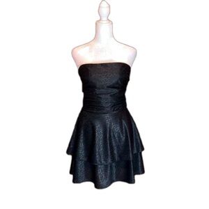 URBAN RENEWAL Adorable & Sexy Black
Strapless Mini Dress Size S
